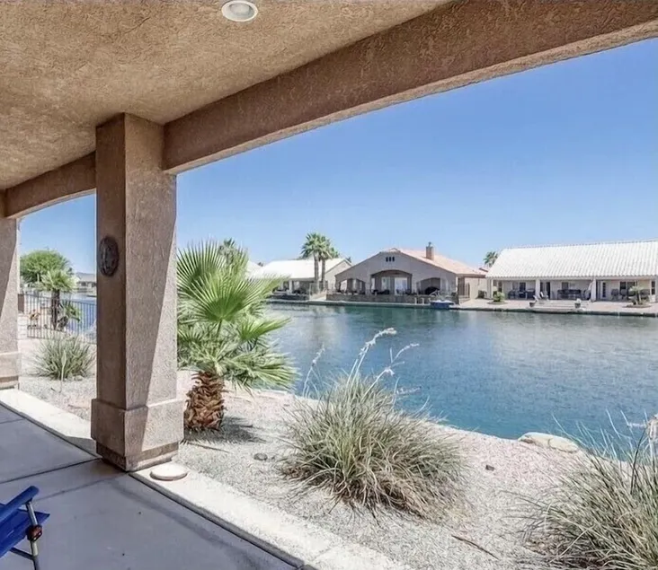 Amazing Waterfront Retreat close to amenity's - Image 1