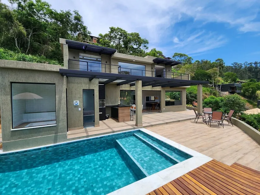Beautiful house in Itaipava, 4 suites, sauna, A/C - Image 1
