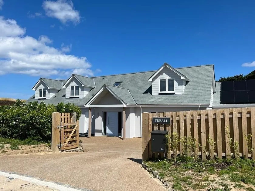 7 minute walk to Constantine Bay beach and Trevose Golf Club - Image 1