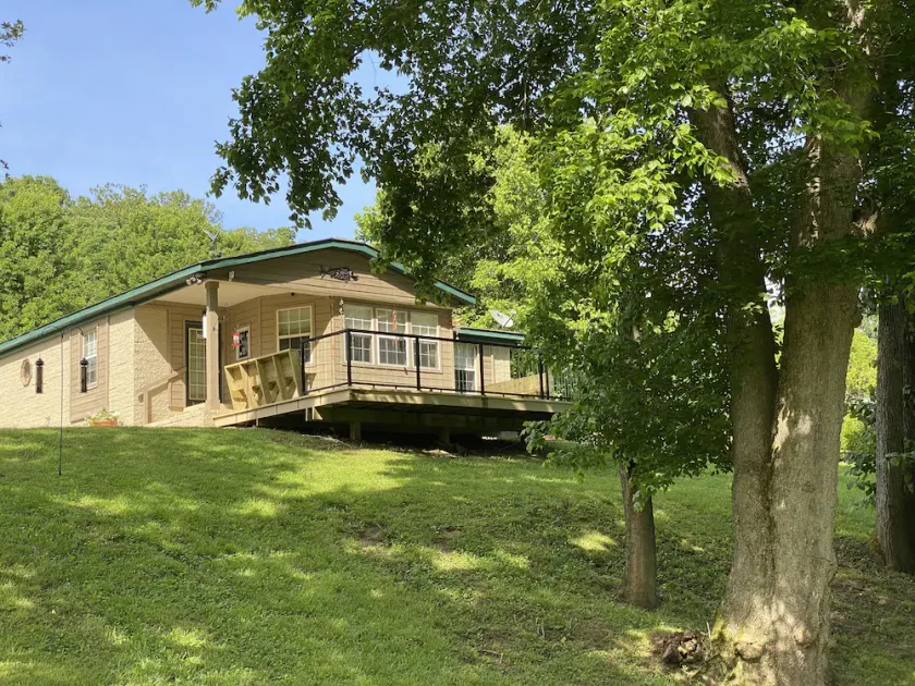 Relax on the enchanting bank of the White River.. - Image 1