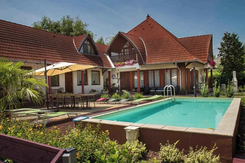 Holiday apartment in an apartment house with pool and internet - Image 1
