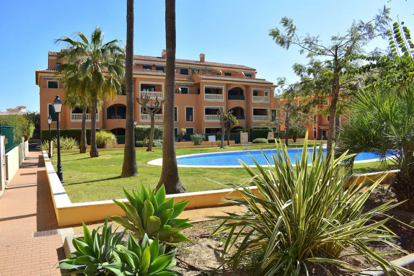 Fantastique appartement de 2 chambres à distance de marche de la plage - Image 1