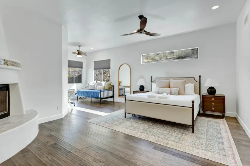 La Paloma: Luxurious Desert Retreat - Image 1