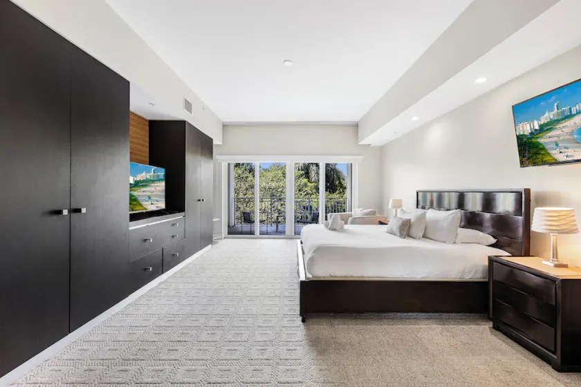 Doral Pool 404 by Wave Properties - Image 1