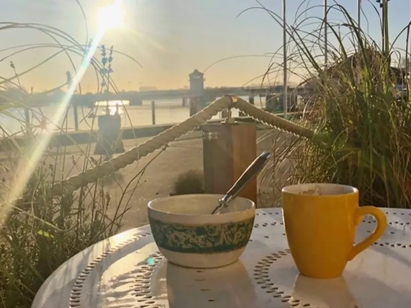 Our high-quality vacation apartment \"Hafenheimat\" welcomes you in a casual Scandinavian style with a direct view of the Schlei, the sailing harbor and the herring fence, as well as the apartment's own terrace, from where you can watch the hustle and bustl - Image 1