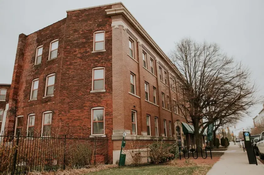 2 combined apts near nightlife & attractions - Image 1