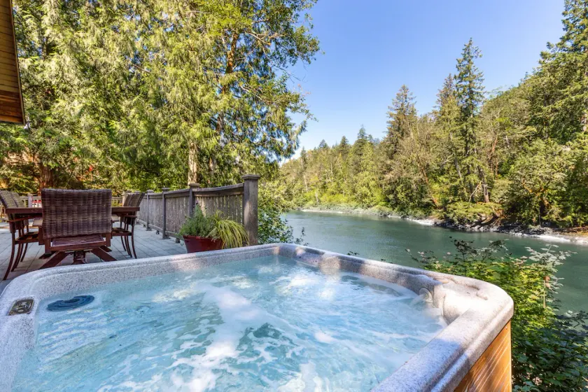 Seventh Heaven - Stunning views, beach and swimming w/ hot tub at Stevens Pass - Image 1