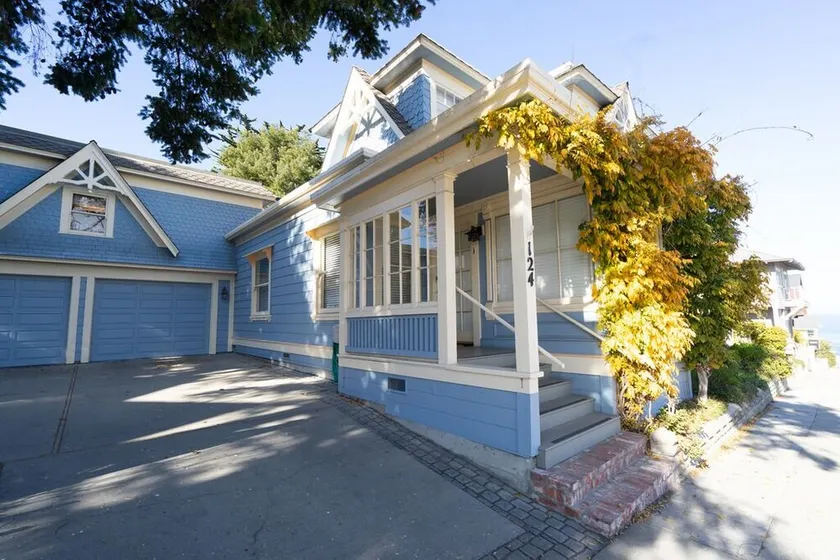 Fountain Avenue - Pacific Grove Apartment - Steps to the Sea - Image 1