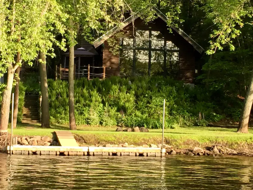 Beautiful Cabin on Scenic WI River/Lake Wisconsin. Close to WI Dells and Madison - Image 1