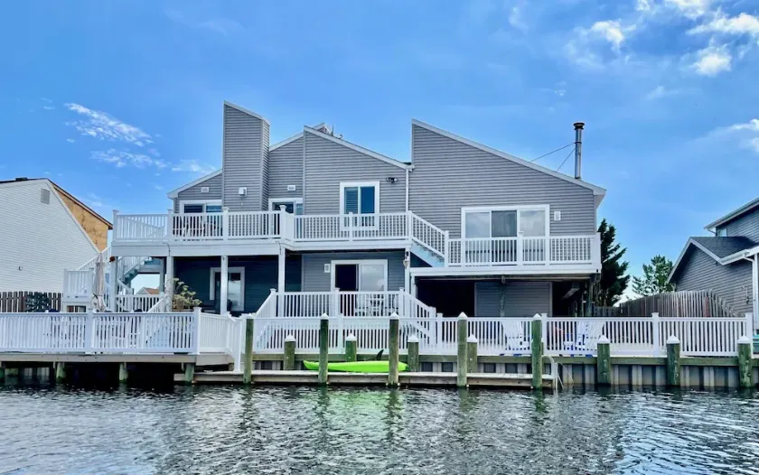 Lovely Spacious Waterfront escape or WFH, Kayaks, 72' dock, mins to LBI beaches - Image 1
