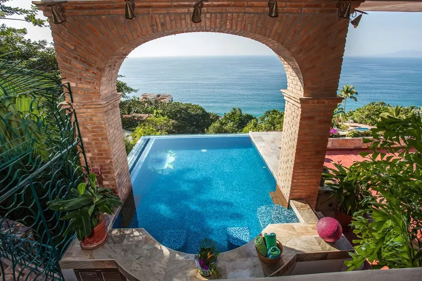 3 Bedroom Luxury Villa, 180 degree Ocean View, Private Heated Pool - Image 1