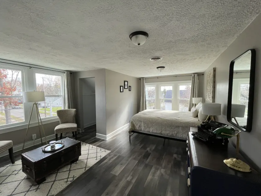 The Coxon House Inn: 3rd floor apartment- The Writer’s Nook - Image 1