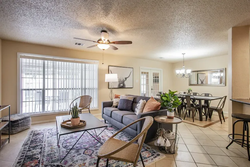 The Manor in north Austin - Image 1