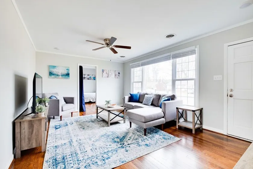 Cozy, spacious full furnished home!! Large, private back yard! - Image 1