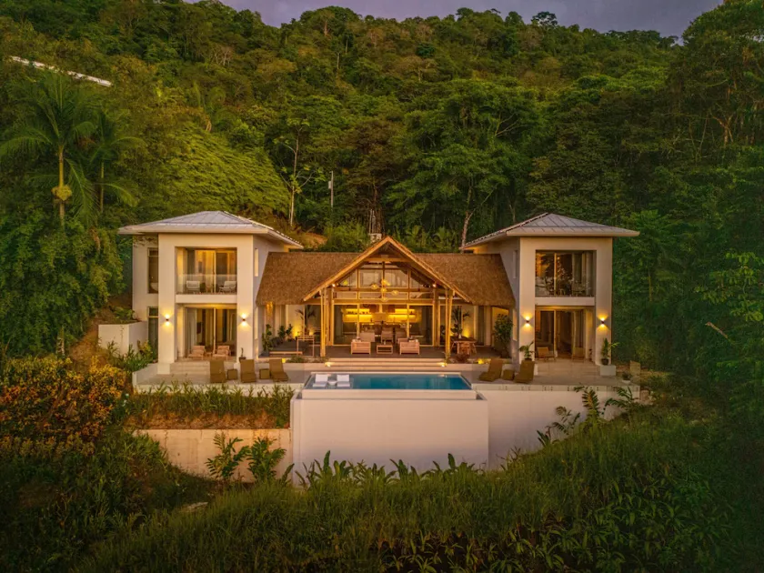 Tropical Oceanview Retreat: 11BR for 27 Guests - Image 1