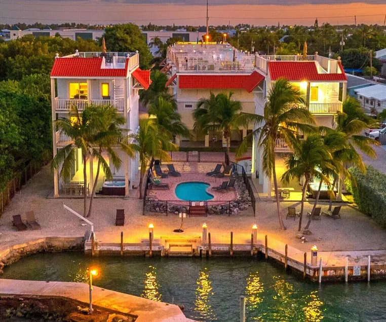 2 Oceanfront Homes - 1 Price! Heated Pool, Hot Tubs, Elevators & Rooftop Patios! - Image 1