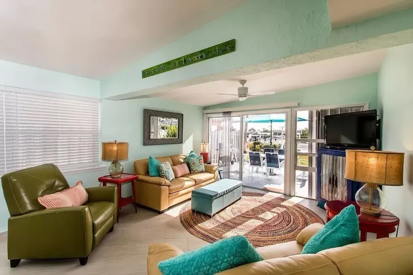 Stunning home on the canal with boat dock exclusive Key Colony Beach. - Image 1
