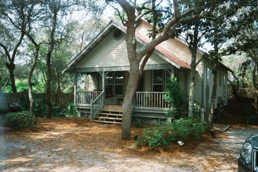 Cute as a \"Bugs Ear\" in Grayton Beach - Wifi 2-King Bed 2-Bath - Image 1