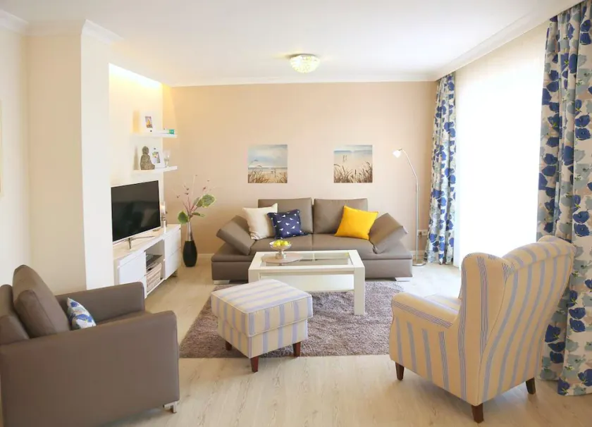 Exclusivo apartamento com vista para o mar e varanda, Wi-Fi, apenas 100 metros da praia - Image 1