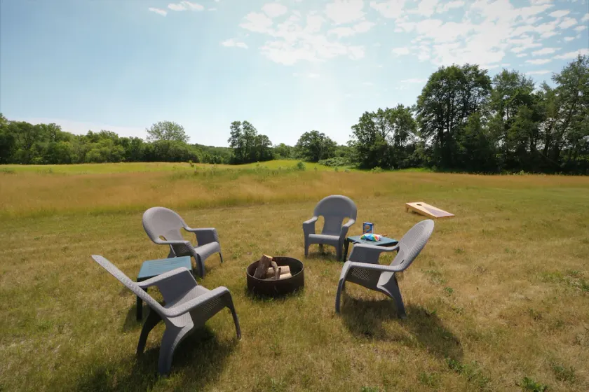 Serene Country Haven with Over 3 Acres and Arcade Game - Image 1