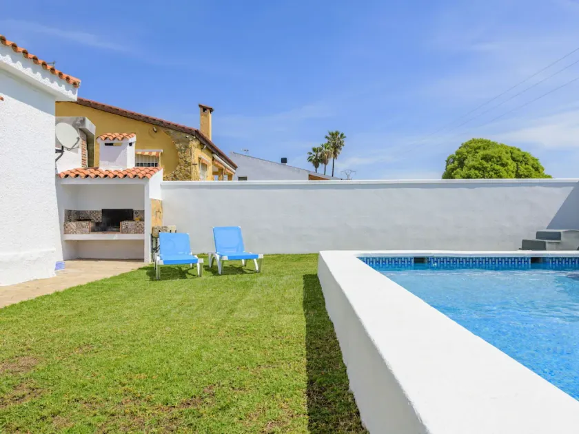 Stunning private villa for 6 people with WIFI, private pool, TV, terrace and pets allowed - Image 1