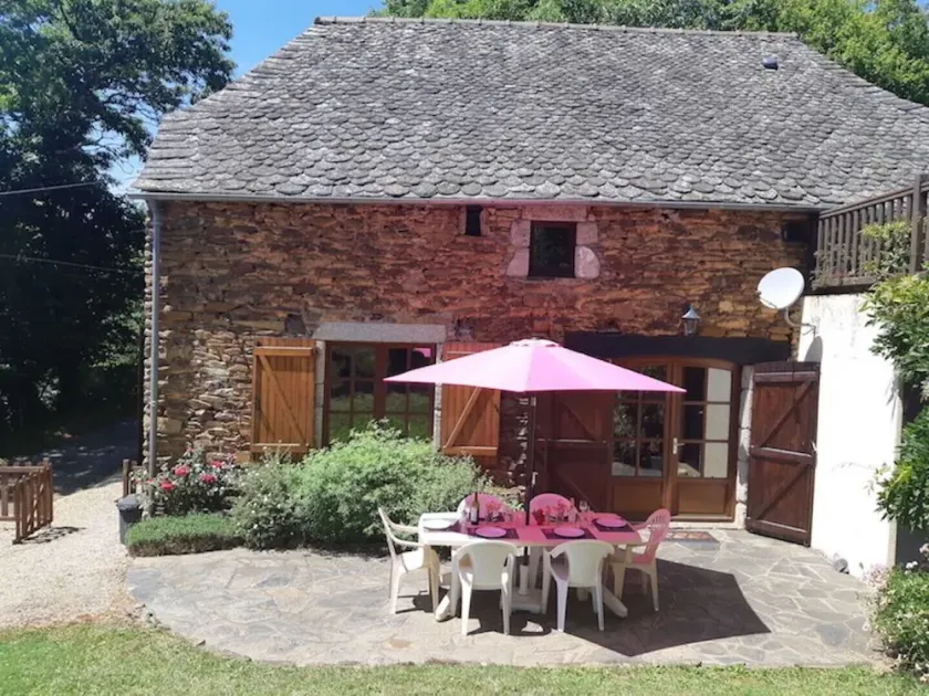 Le Douluch - relax by the pool in an authentic converted Stone Barn near Estaing - Image 1