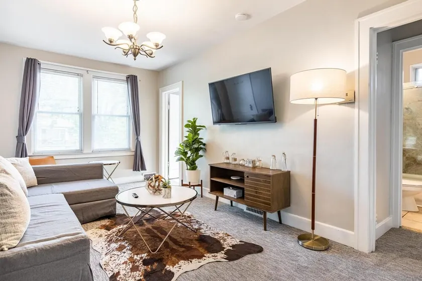 Spacious 4 BR/2 BA – 4 Min Walk to DT Ferndale! - Image 1