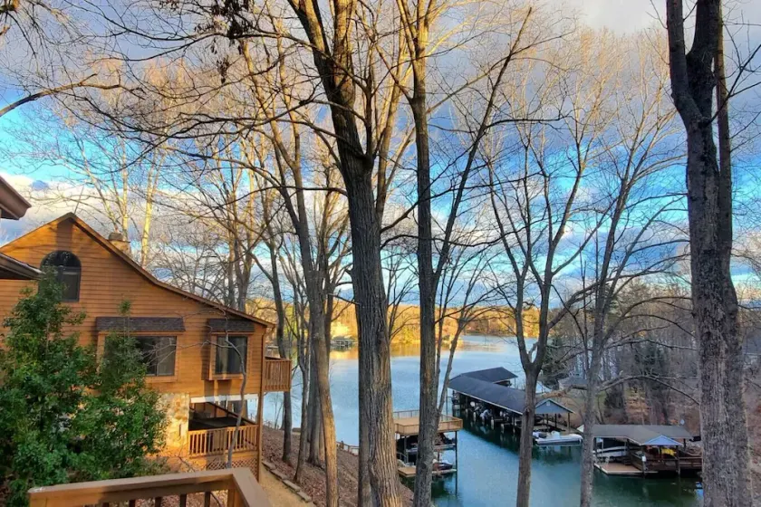Private Cove + Dock, Kayaks, Paddleboards, Fire Pit,  Pet-Friendly Lake Escape - Image 1