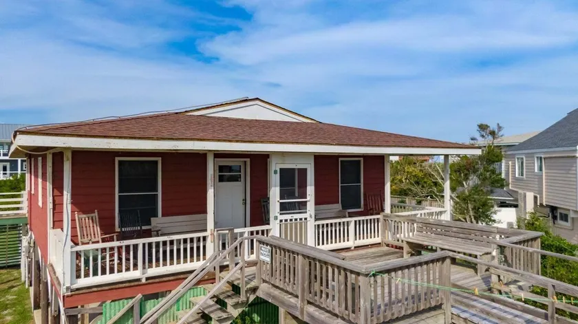 Johnstone / 637 Caswell Beach Road - Image 1