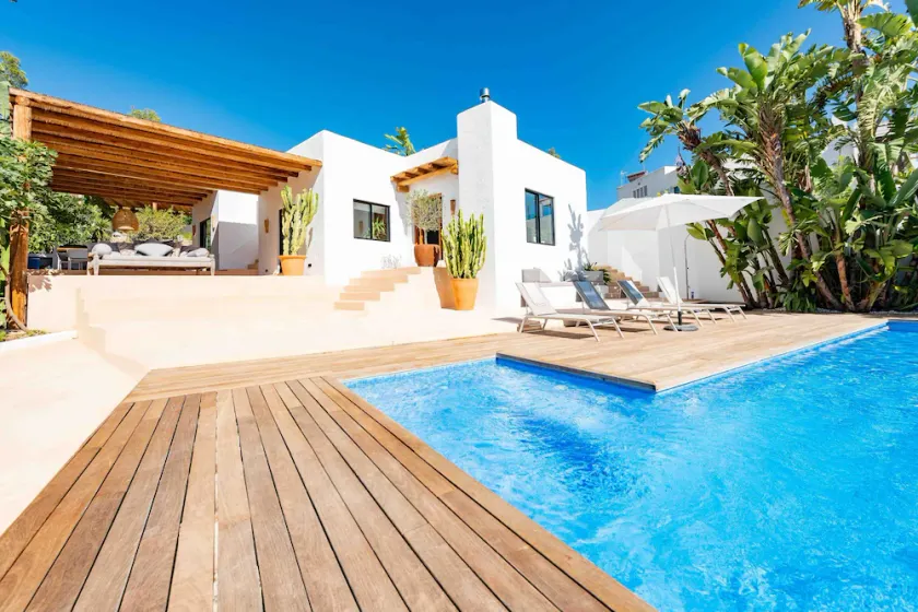 Ibiza villa med fantastisk pool og fantastisk udsigt. - Image 1