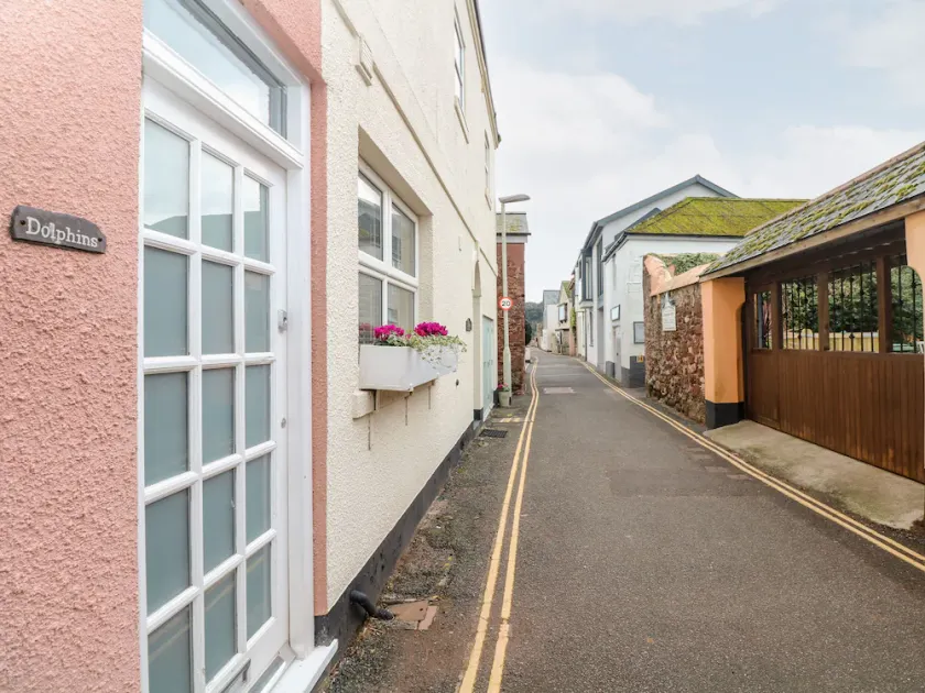 THE DOLPHINS, pet friendly, luxury holiday cottage in Shaldon - Image 1