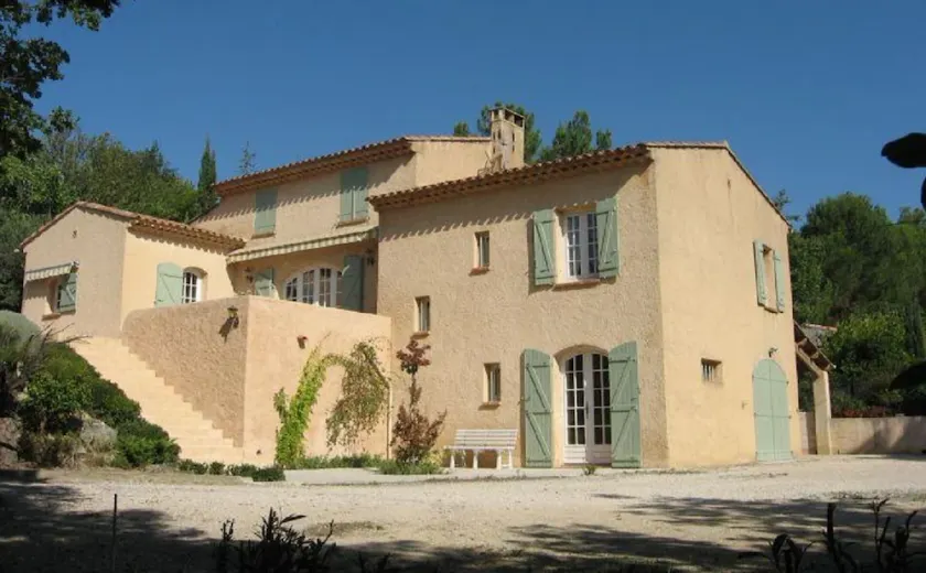 Studio indépendant en rez de chaussé de villa, avec parking sécurisé - Image 1