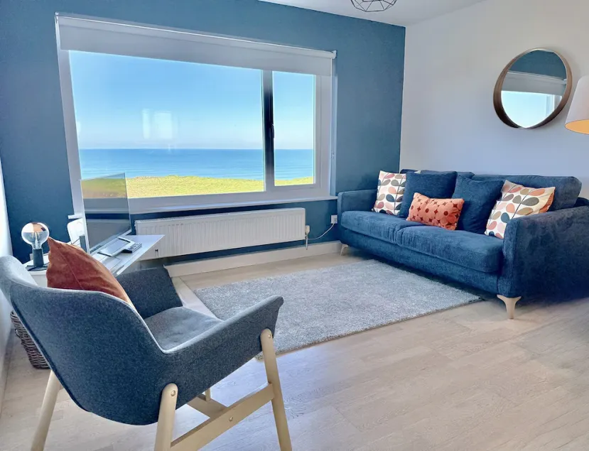 18 Coastline apartment - Image 1
