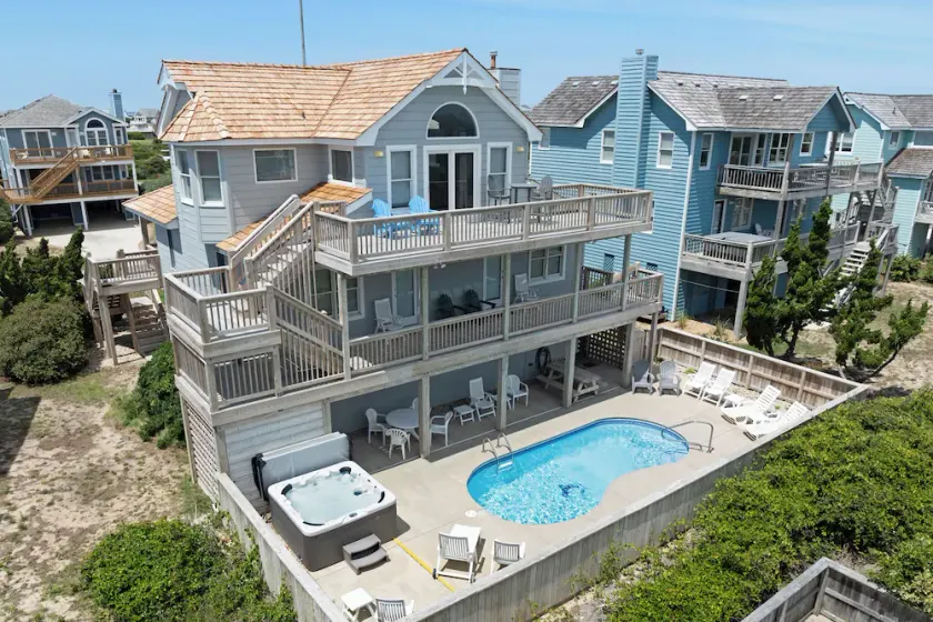 Dolphin Waves: Oceanside, piscine privée et bain à remous, quartier calme, proche de la plage. - Image 1