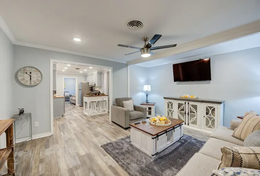 3 BR/3BA- 2 King size BR and 1 double bed, suite style BR. Double BR = 2 beds.  - Image 1