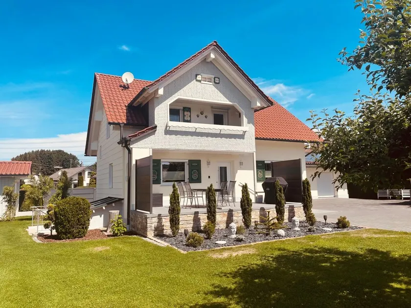 Holiday Home \"Bezauberndes Gästehaus\" with Terrace & Wi-Fi - Image 1