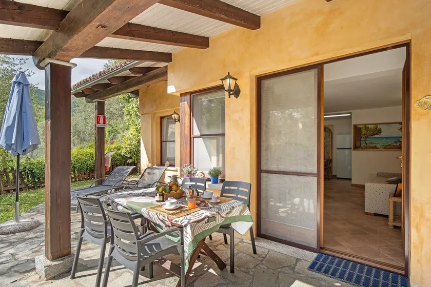 Chalet Salvia Apartment with Mountain View, Shared Seasonal Pool and Wi-Fi - Image 1