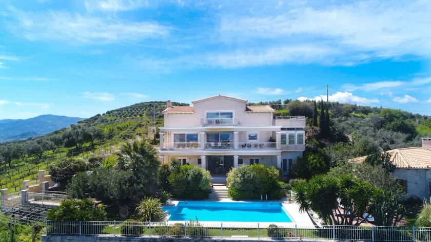 Luxury Villa Allure - Image 1