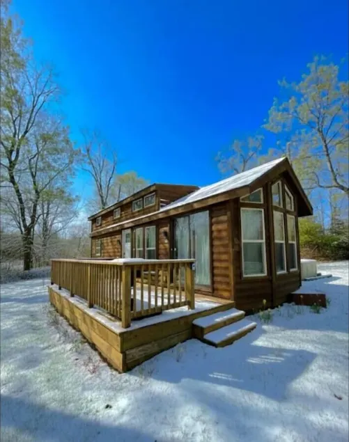 Little Lantern Cabin - Image 1
