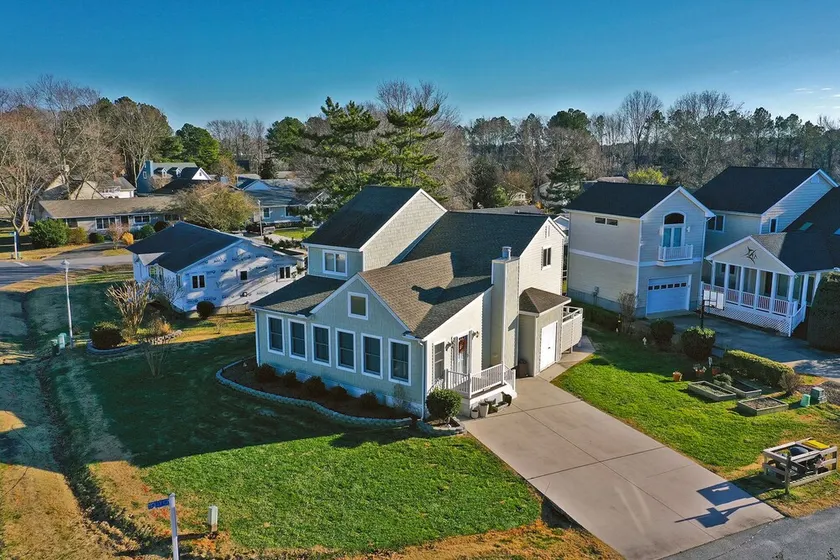 Excellent 4 bed/2 bath house minutes from downtown Bethany Beach! Wifi, Beach Town, Pool, Fitness Center, Kayak Launch, Trolley! - Image 1