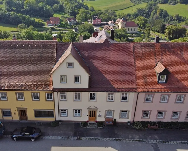 Apartamento 'Im Hofratshaus' com vista para a montanha, terraço partilhado e acesso Wi-Fi - Image 1
