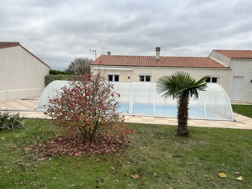 Villa with private pool - Image 1