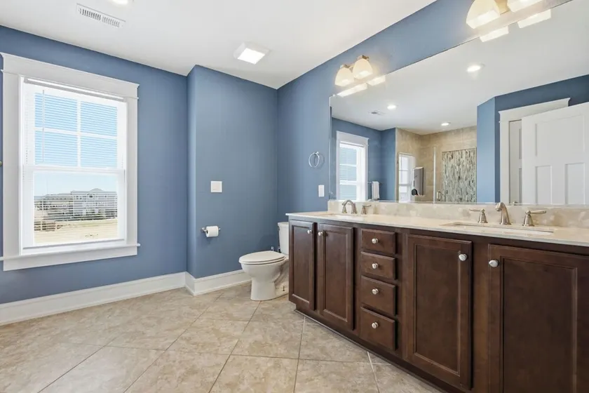 Hatteras Retreat Oceanfront 7 Bedroom Home - Image 1