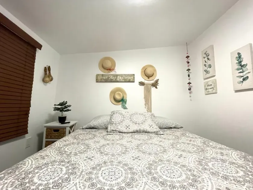Private Studio • Courtyard & Free Parking - Image 1