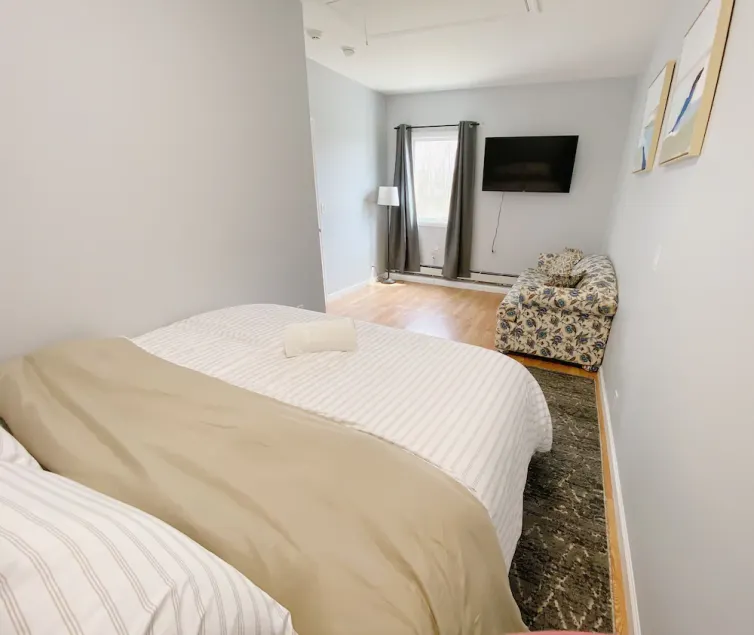 Cozy king suite with kitchen and dining area. - Image 1
