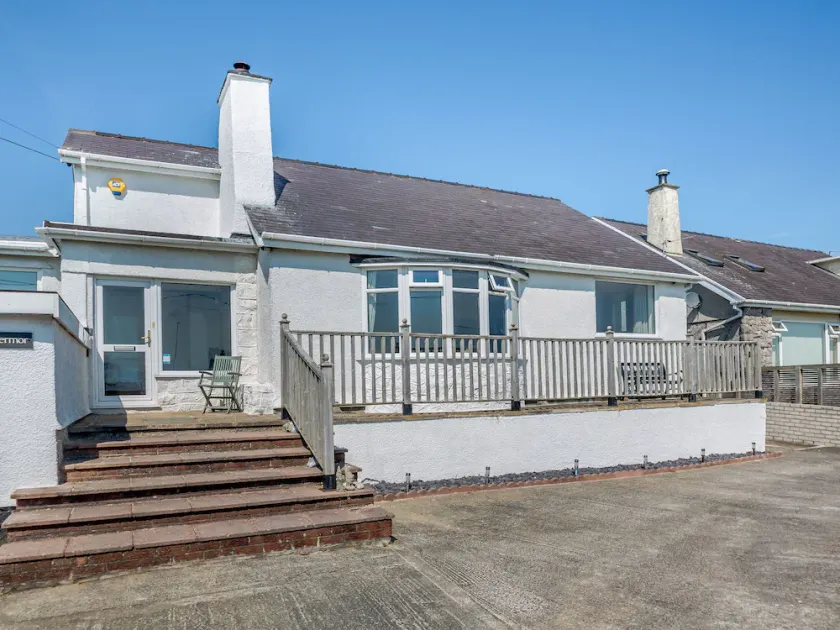 ABERMOR, family friendly, country holiday cottage in Moelfre - Image 1