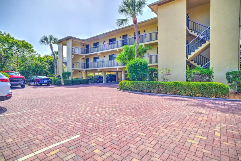 Gulf Front Sandpiper Beach Condominium, Weitläufige Aussichten - Image 1