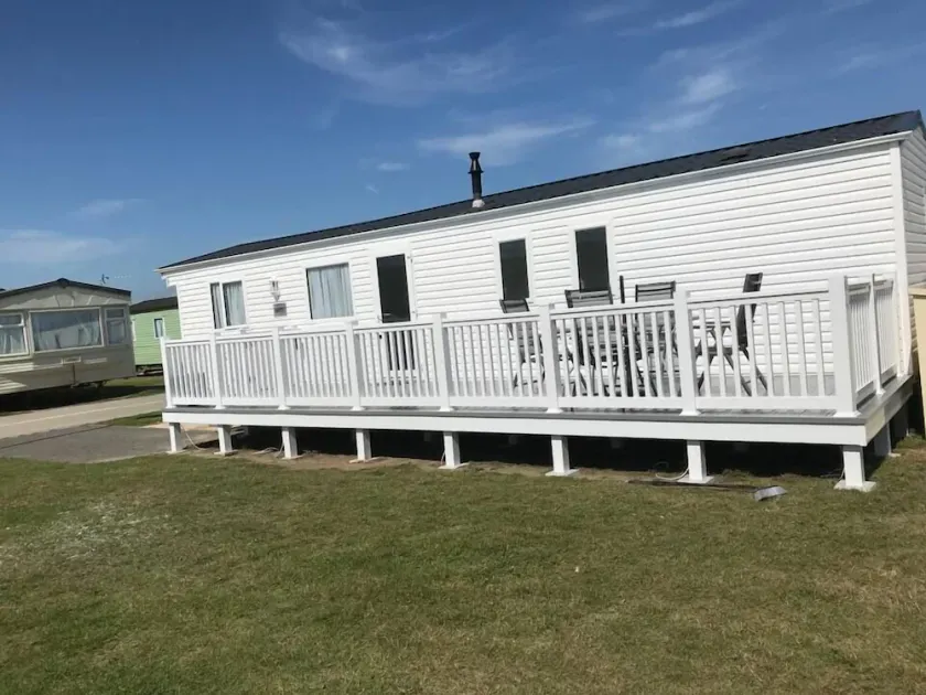 SP77 8 Berth Caravan with Veranda - pets allowed - Image 1