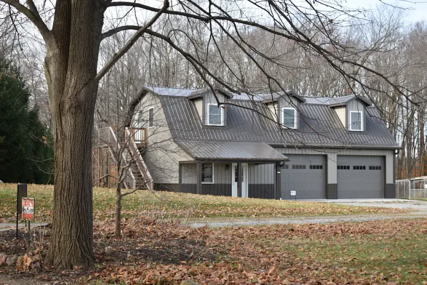 Escape to the country and relax after a long day of fun or business. - Image 1