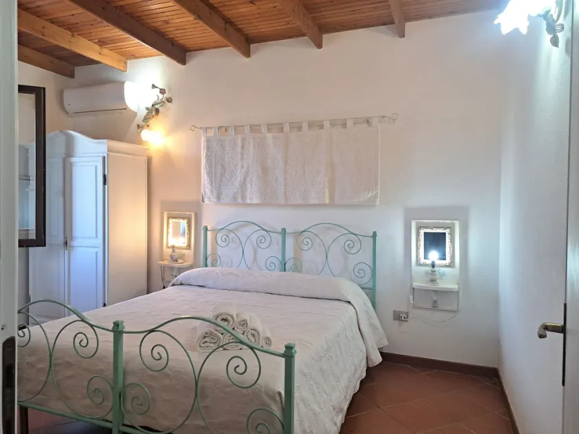Charming small villa with outdoor area with private access nearby the sea - Image 1